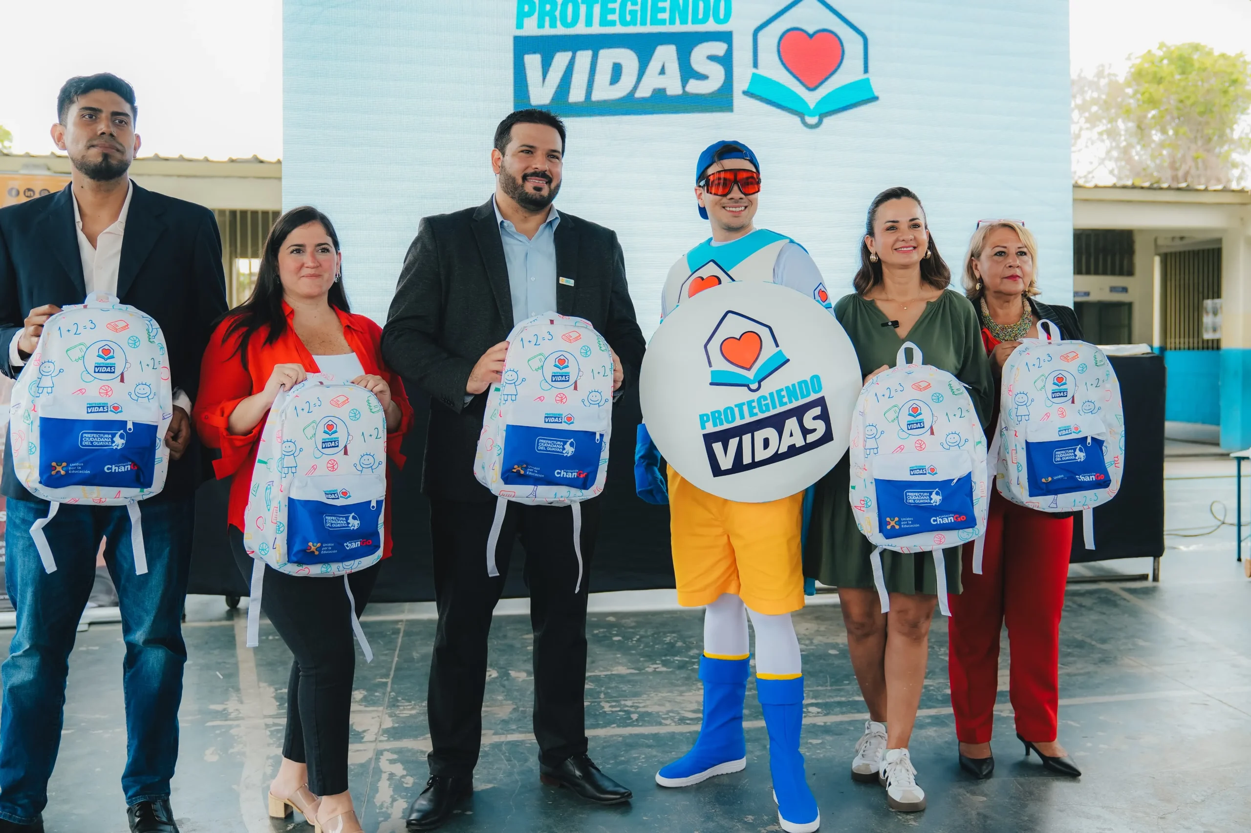 Prefectura del Guayas interviene 40 escuelas en el Suburbio Oeste con $5 millones