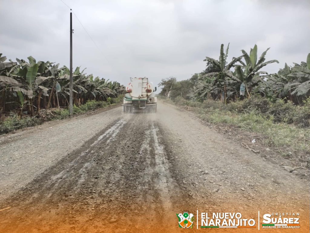 Alcaldía de Naranjito inicia obras de reconformación vial en zona agrícola