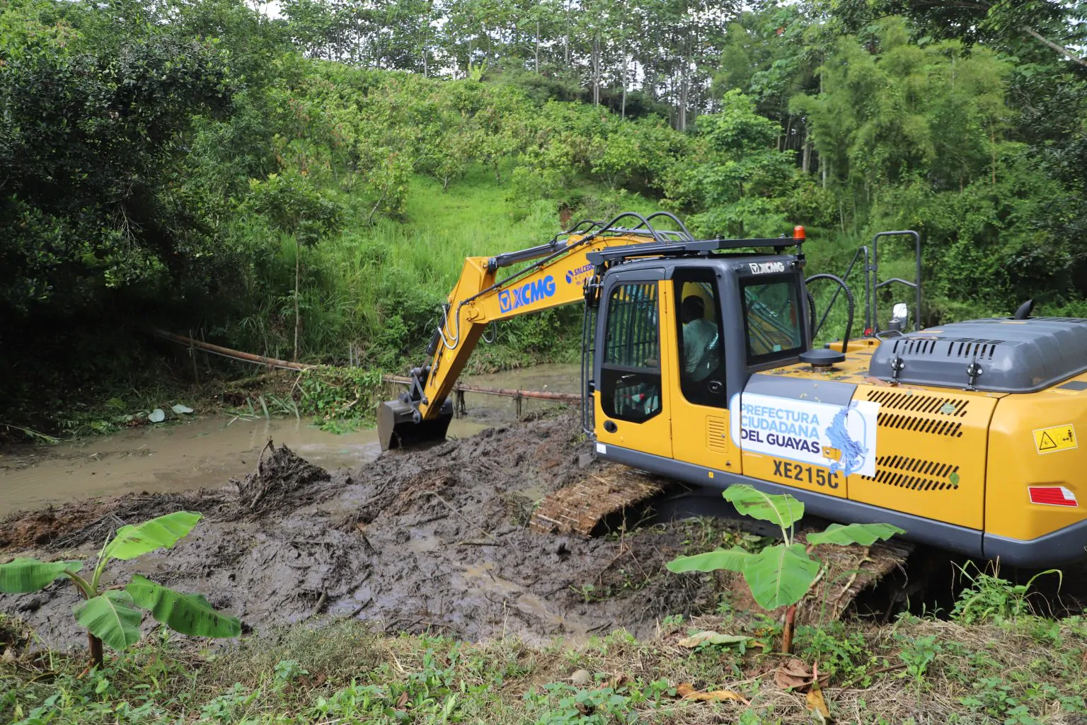 Prefectura del Guayas atiende emergencias por lluvias en Simón Bolívar