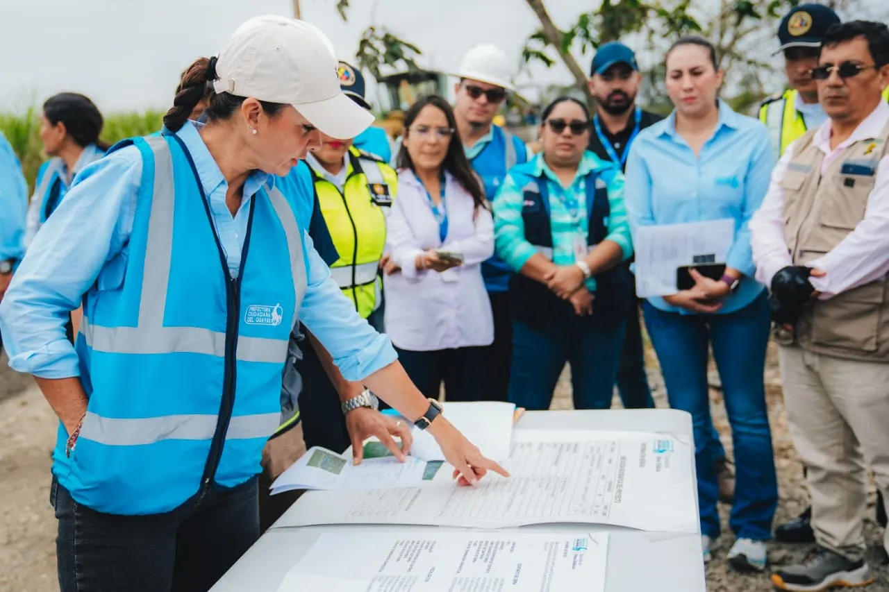 Prefectura vigila avance del proyecto vial en Lorenzo de Garaicoa