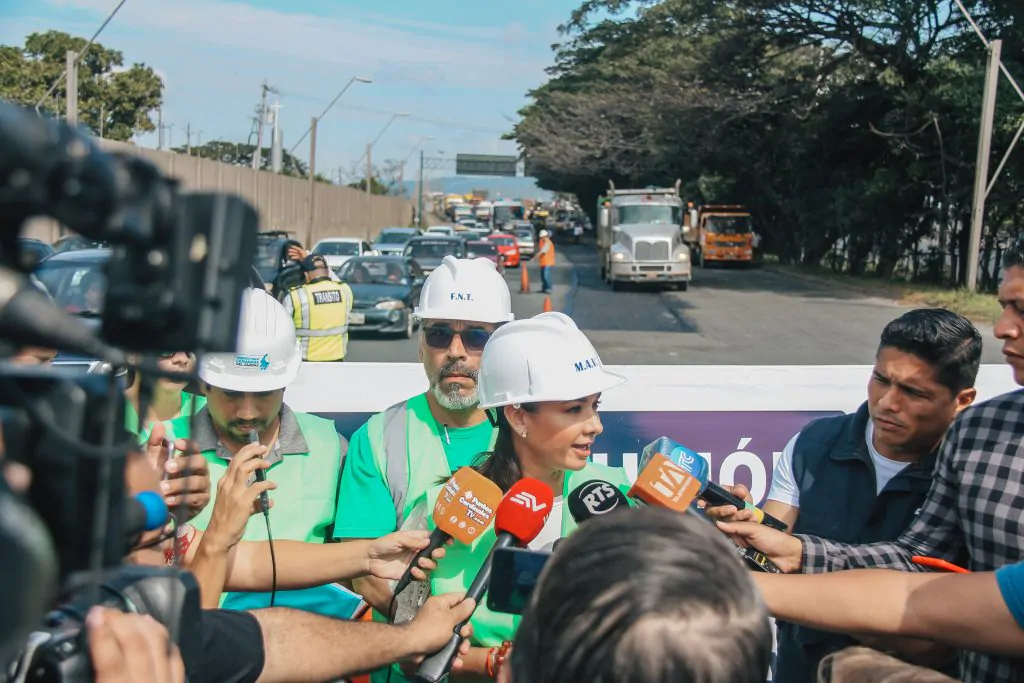 Prefectura del Guayas inicia mantenimiento nocturno en Puente de la Unidad Nacional