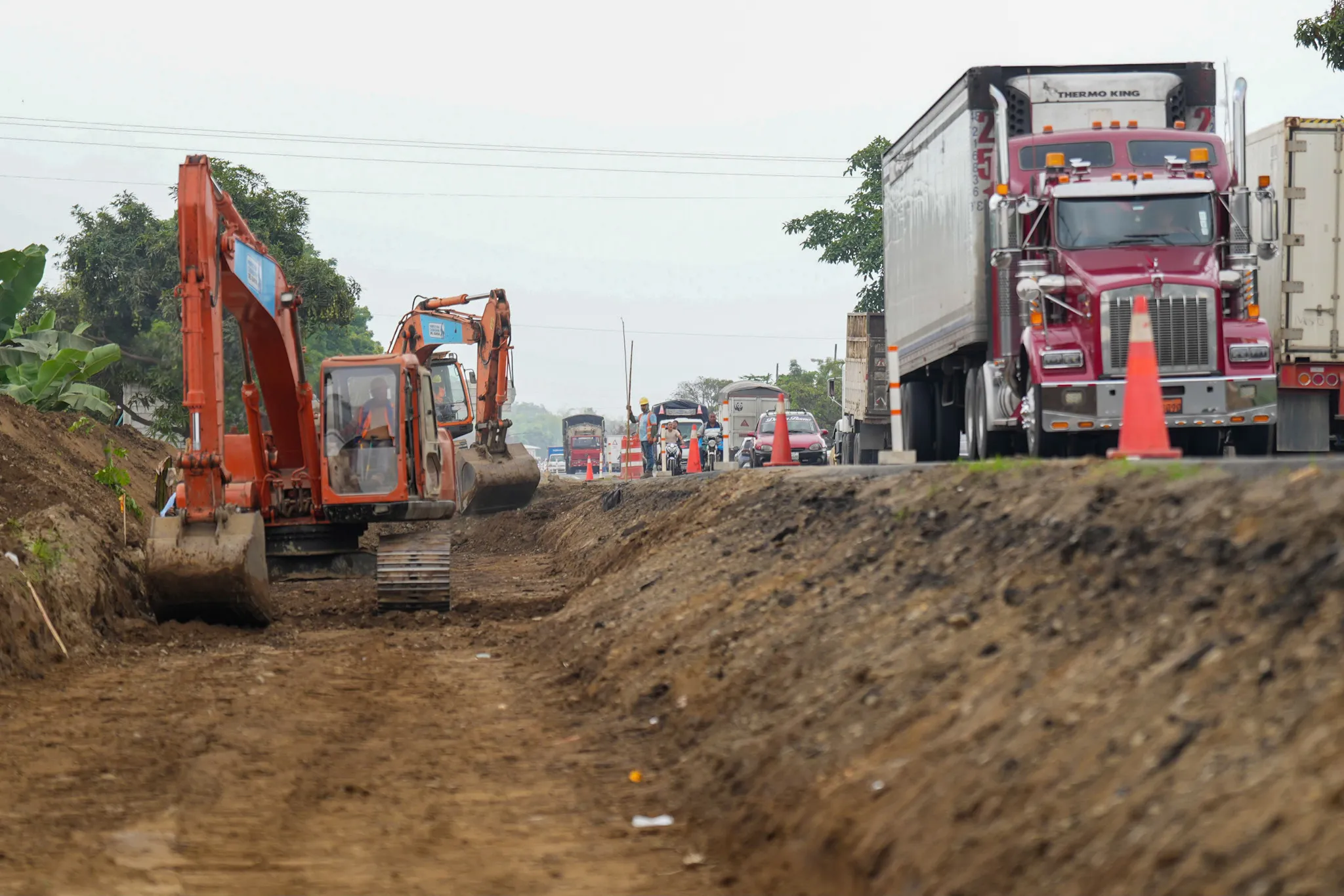 Ampliación de Durán-Jujan mejora tránsito en Simón Bolívar con cuatro carriles