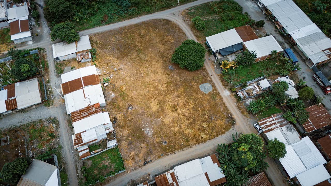 Simón Bolívar inicia construcción de primera cancha sintética en Lorenzo de Garaicoa