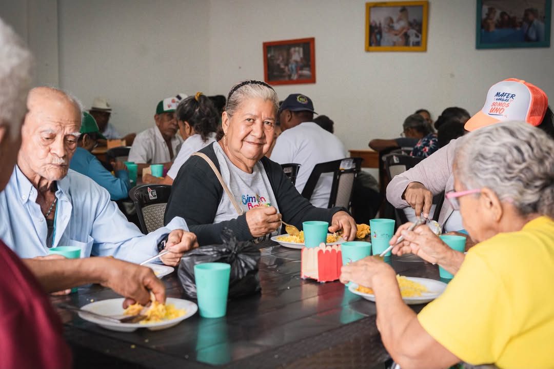 Comedor Comunitario de Simón Bolívar abre sus puertas para atender a la población local