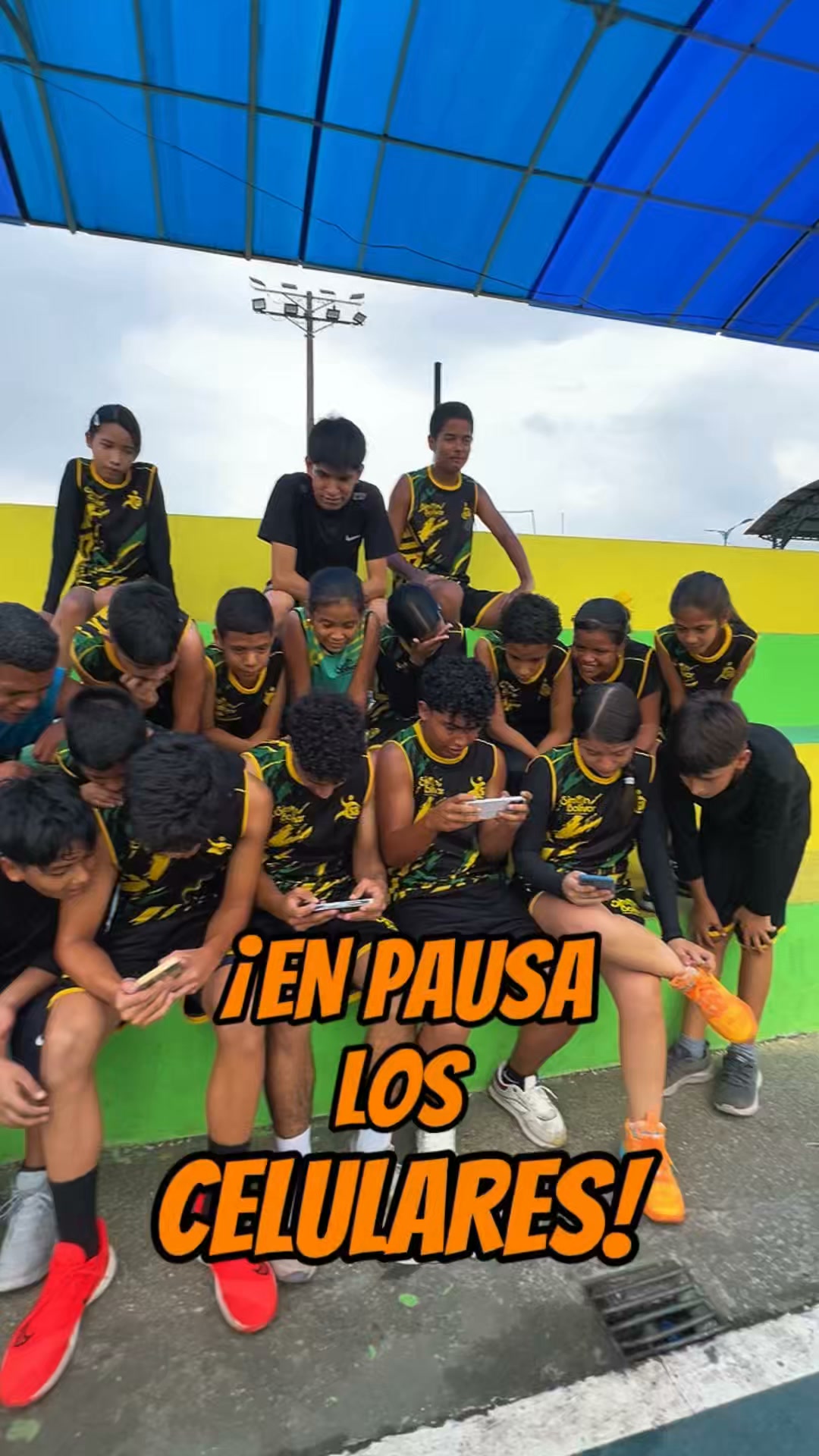 Simón Bolívar impulsa el básquet con clases gratuitas para alejar a los jóvenes del celular