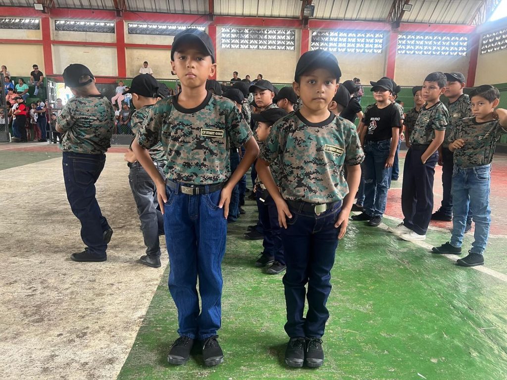 Naranjito abre curso de valores con disciplina militar para jóvenes